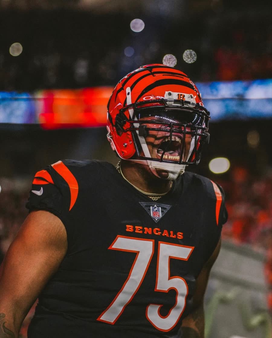 Orlando Brown Jr. in a Cincinnati Bengals uniform, number 75