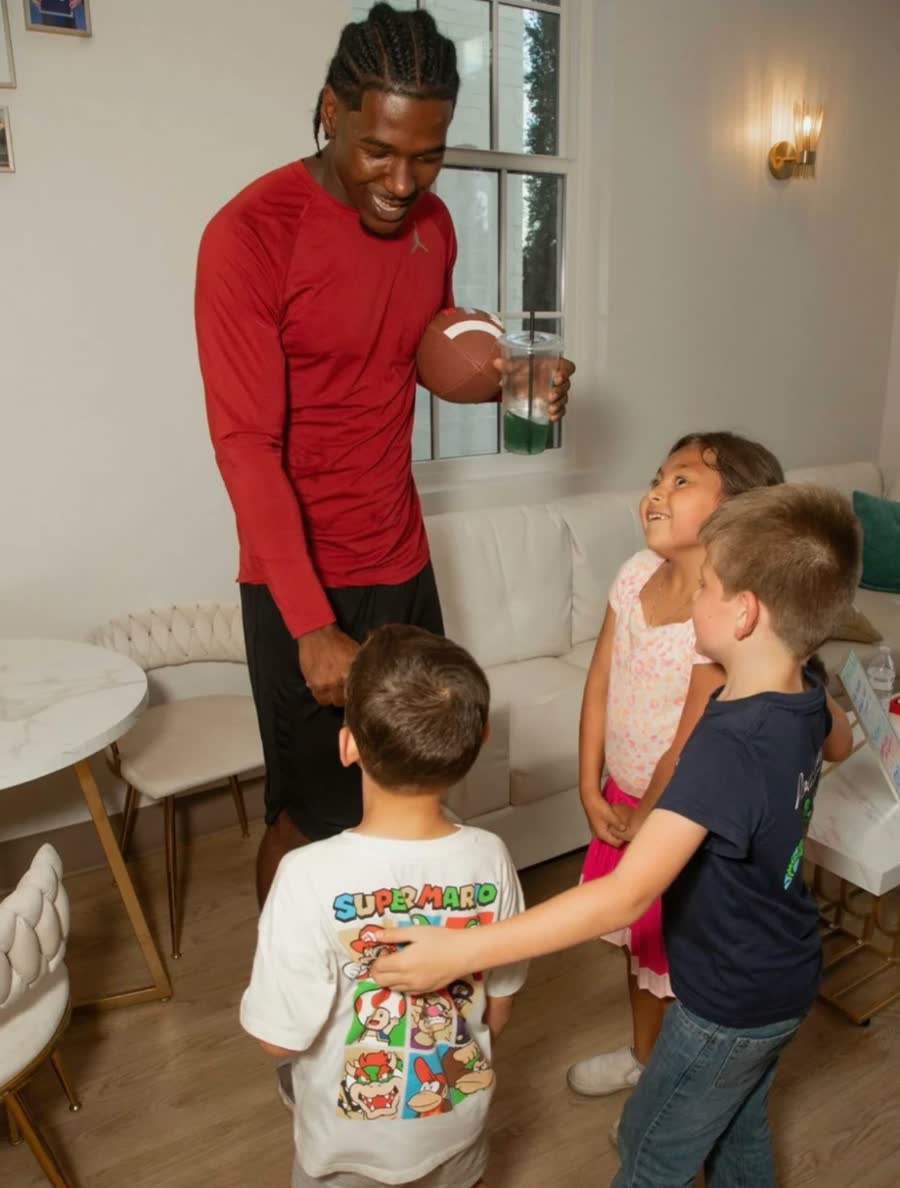 Manny Choice with kids at the LFTD Nutrition launch